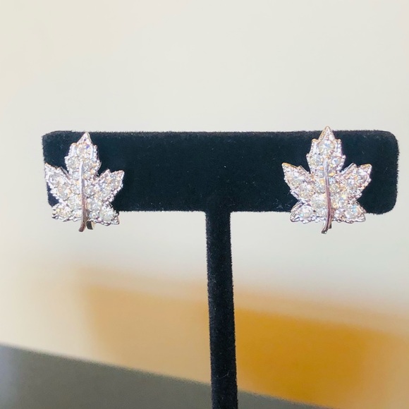 Vintage Keyes Silver Maple Leaf Rhinestone Earring - Picture 1 of 11